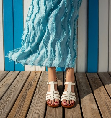 QUAKIN WHITE CHiE MIHARA sandals