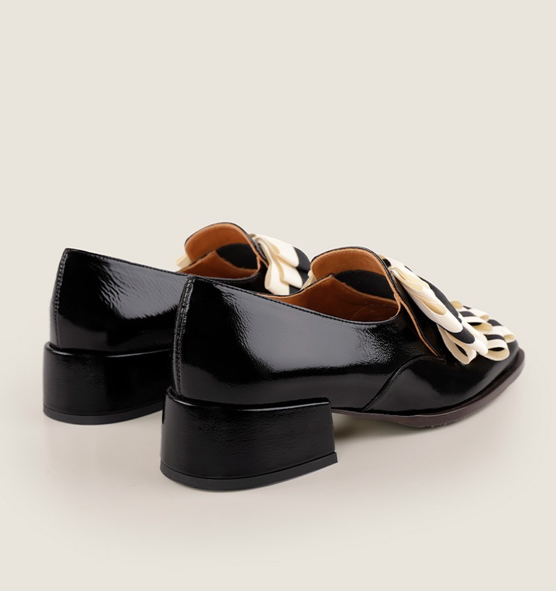 zapame-black-and-white