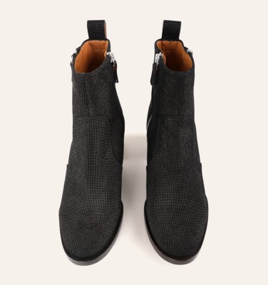 OYANA BLACK
