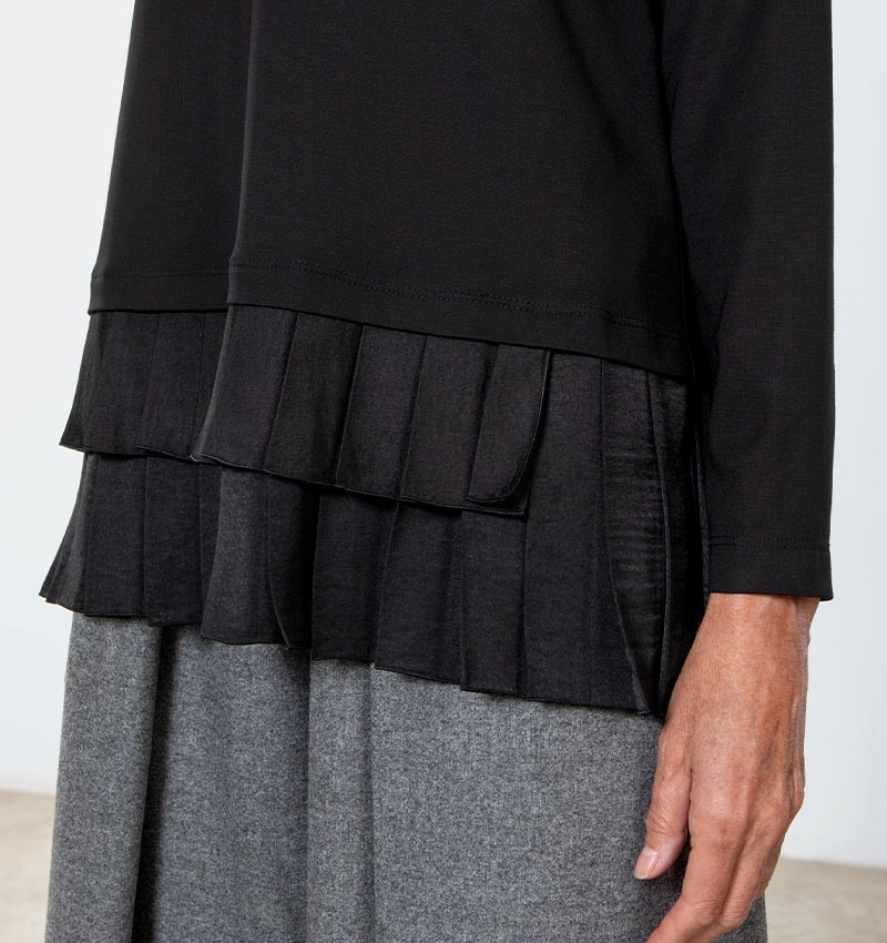 baton-schwarze-bluse