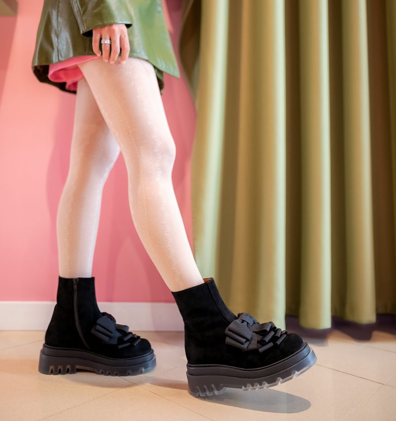 YUNDY BLACK