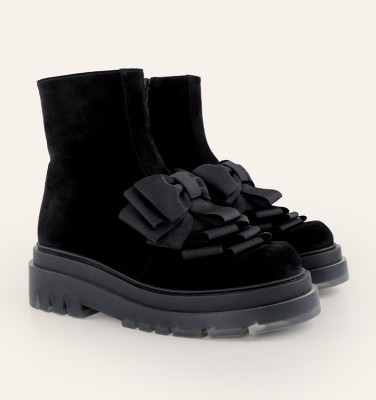 YUNDY BLACK