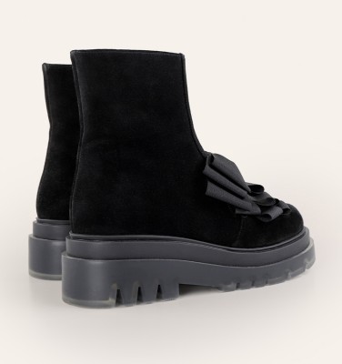 YUNDY BLACK