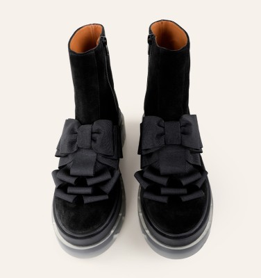 YUNDY BLACK