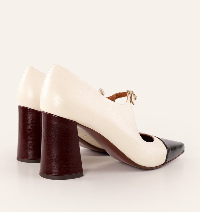 lusitai-black-and-white